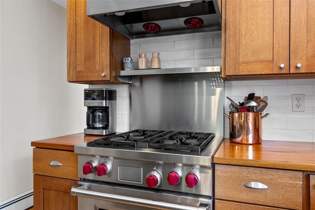 12 Fairview Knoll NE, Iowa City, IA 52240