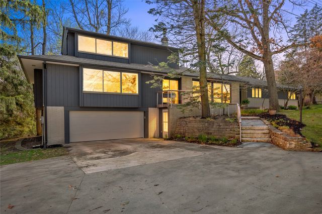 12 Fairview Knoll NE, Iowa City, IA 52240