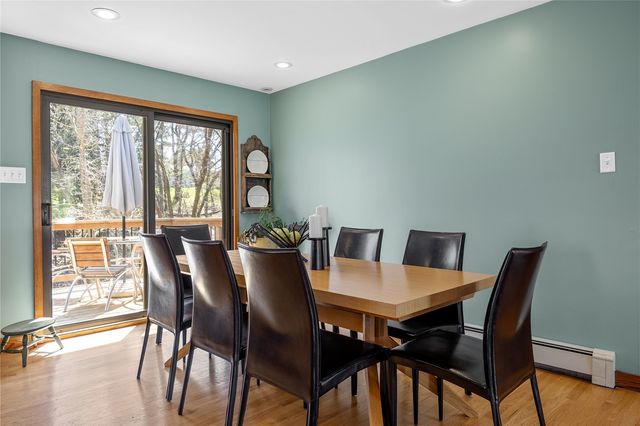 12 Fairview Knoll NE, Iowa City, IA 52240