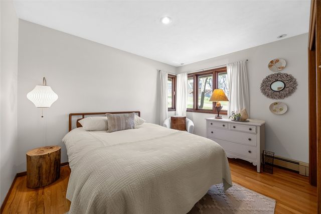 12 Fairview Knoll NE, Iowa City, IA 52240