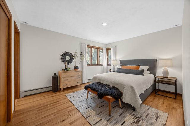12 Fairview Knoll NE, Iowa City, IA 52240