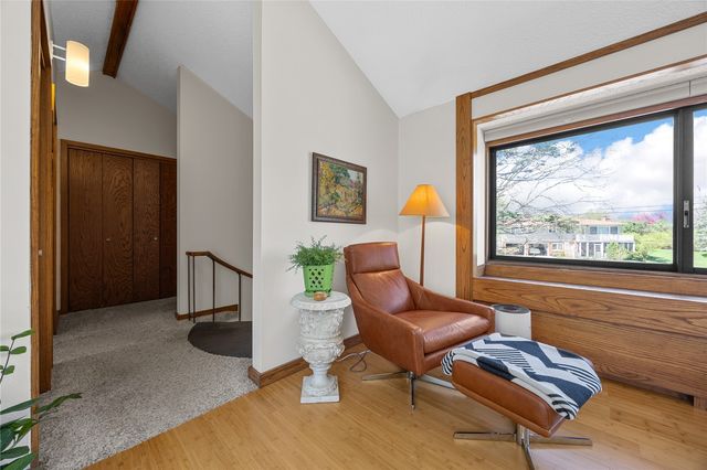 12 Fairview Knoll NE, Iowa City, IA 52240