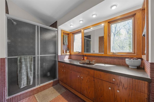 12 Fairview Knoll NE, Iowa City, IA 52240