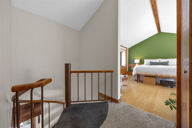 12 Fairview Knoll NE, Iowa City, IA 52240