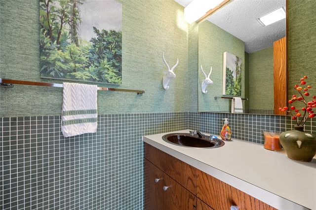 12 Fairview Knoll NE, Iowa City, IA 52240