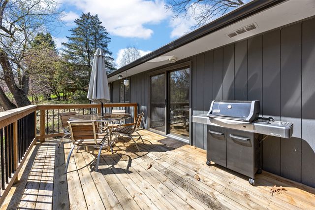 12 Fairview Knoll NE, Iowa City, IA 52240