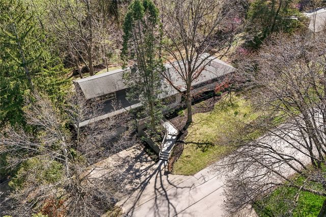 12 Fairview Knoll NE, Iowa City, IA 52240