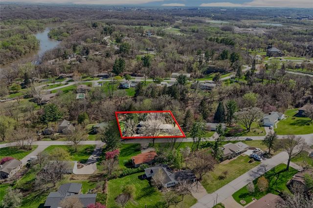 12 Fairview Knoll NE, Iowa City, IA 52240