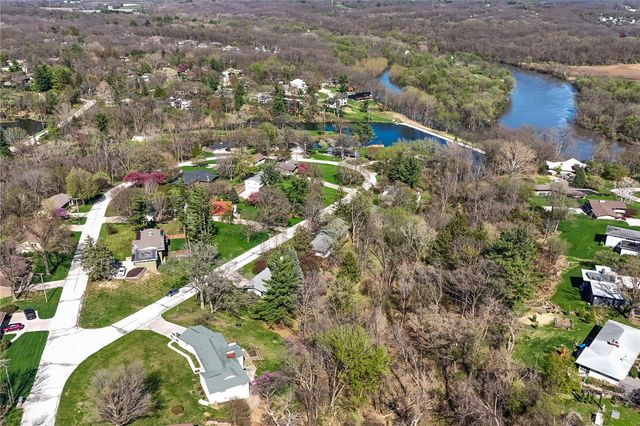12 Fairview Knoll NE, Iowa City, IA 52240