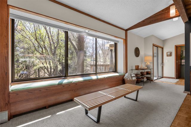 12 Fairview Knoll NE, Iowa City, IA 52240
