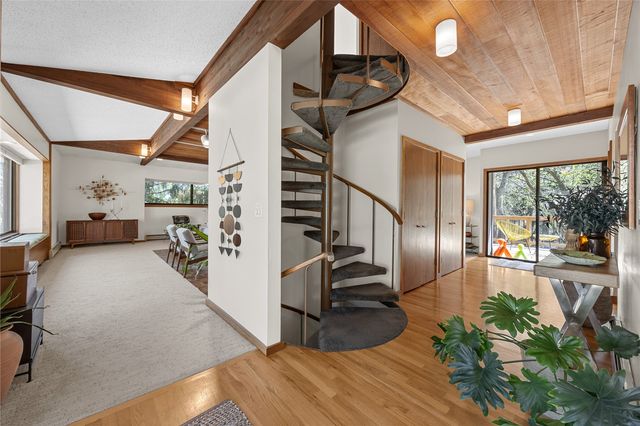 12 Fairview Knoll NE, Iowa City, IA 52240