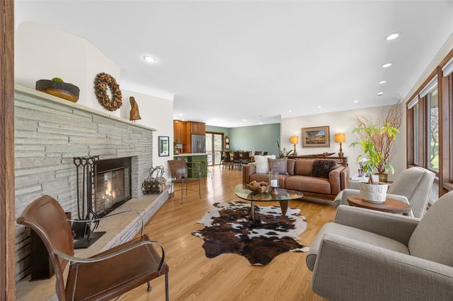 12 Fairview Knoll NE, Iowa City, IA 52240