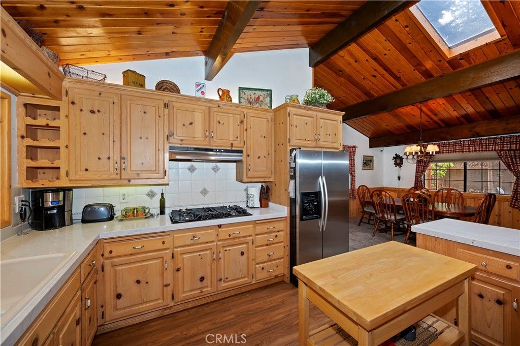 Image 14 of property listing at 2358 Rim Of The World, Running Springs, CA 92382