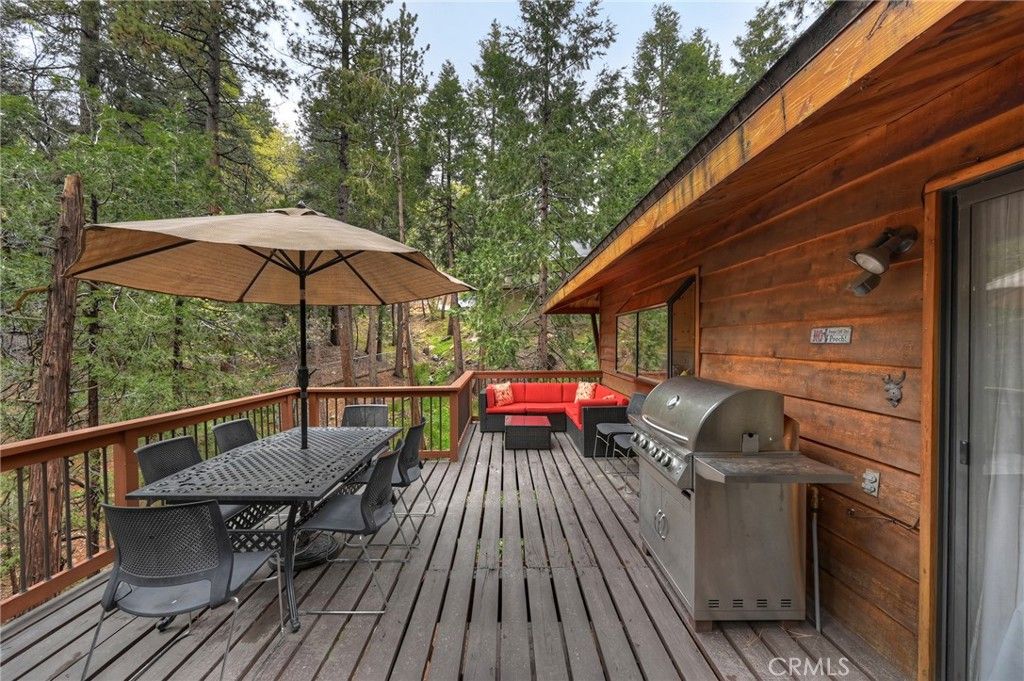 Image 16 of property listing at 2358 Rim Of The World, Running Springs, CA 92382