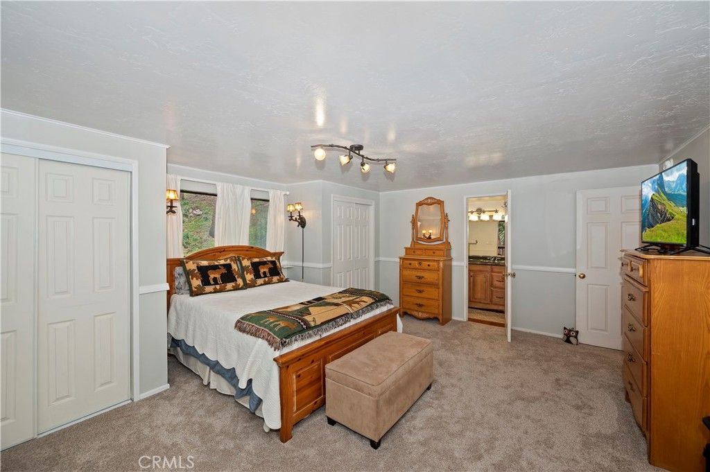 Image 20 of property listing at 2358 Rim Of The World, Running Springs, CA 92382