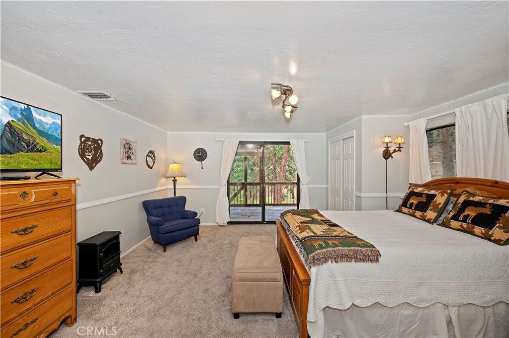 Image 21 of property listing at 2358 Rim Of The World, Running Springs, CA 92382