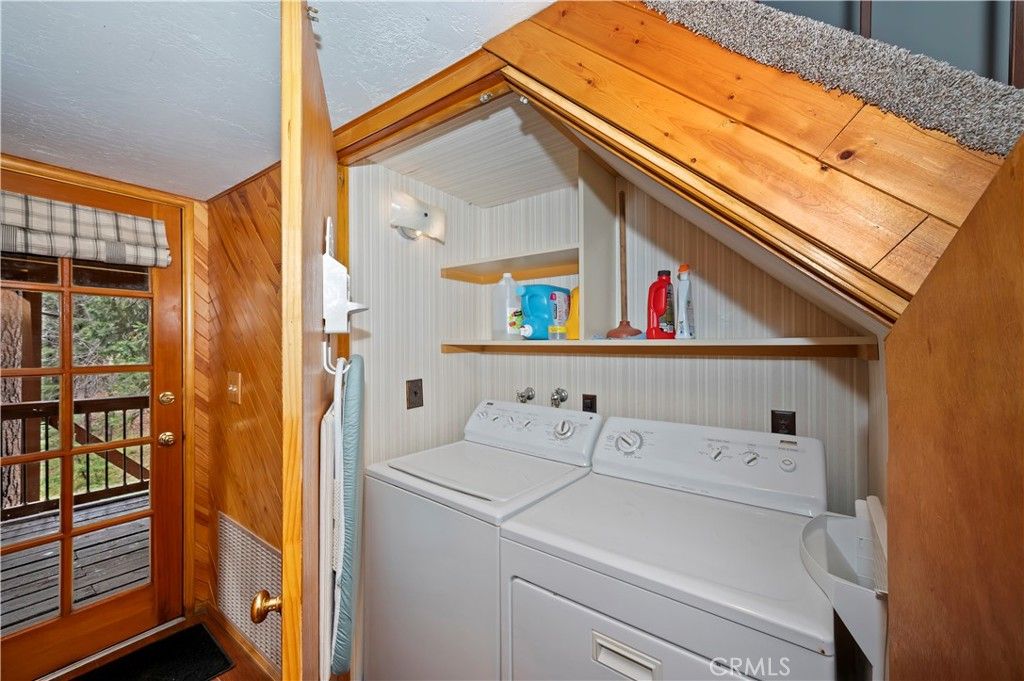 Image 27 of property listing at 2358 Rim Of The World, Running Springs, CA 92382