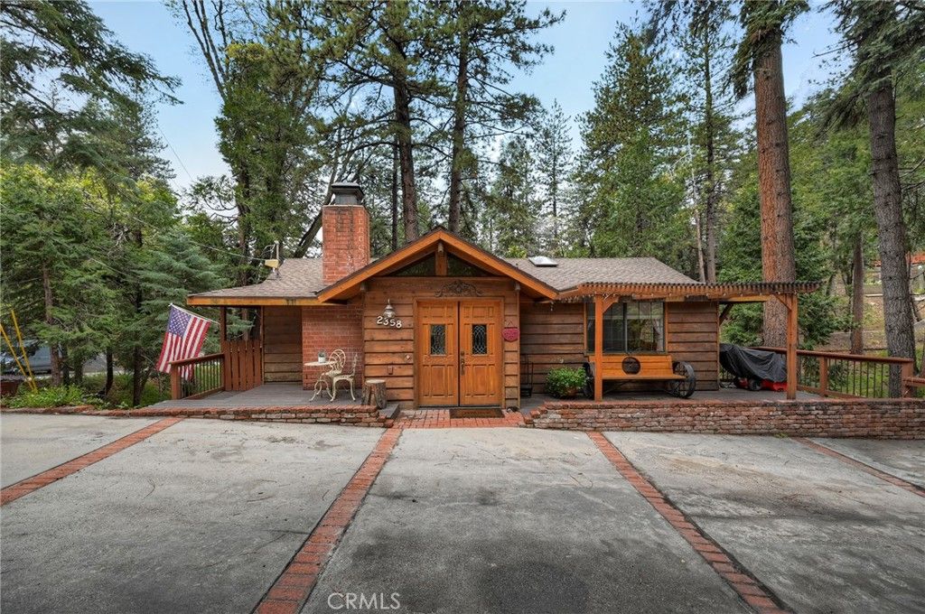 Image 3 of property listing at 2358 Rim Of The World, Running Springs, CA 92382