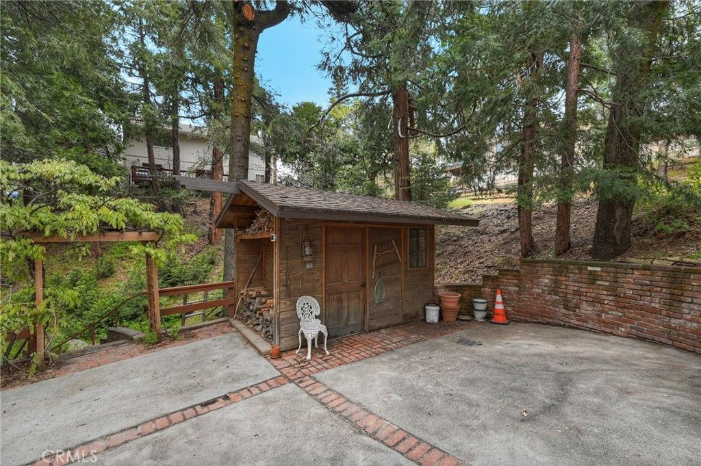 Image 4 of property listing at 2358 Rim Of The World, Running Springs, CA 92382