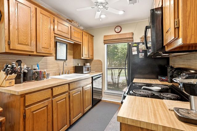 325 Lakewood Lane, Pottsboro, TX 75076