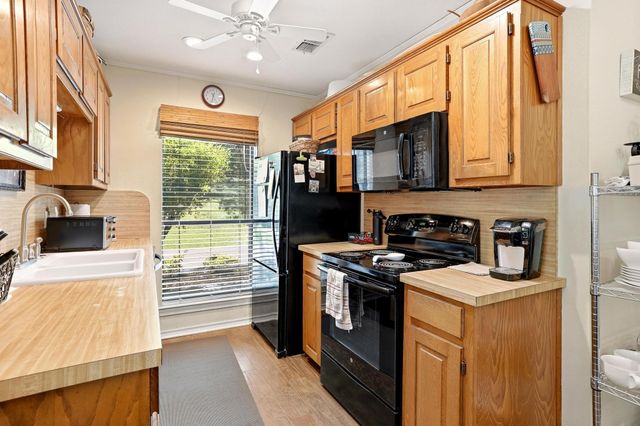 325 Lakewood Lane, Pottsboro, TX 75076