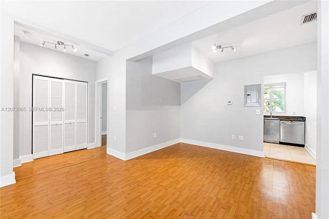 1000 Meridian Avenue 8, Miami Beach, FL 33139