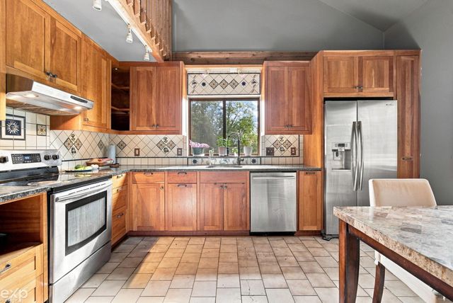 535 Goldengate Street, Lake Orion, MI 48362