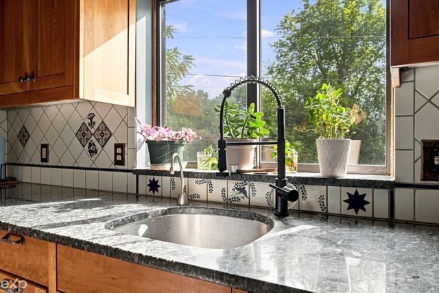 535 Goldengate Street, Lake Orion, MI 48362