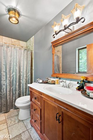 535 Goldengate Street, Lake Orion, MI 48362