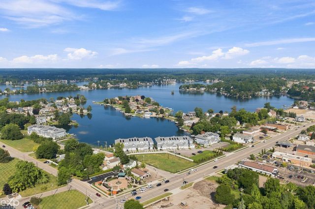 535 Goldengate Street, Lake Orion, MI 48362
