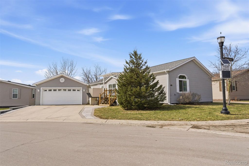 11050 Willowgreen Court, Green Oak Township, MI 48178