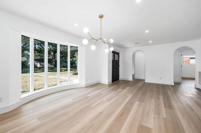 5507 Valkeith Drive, Houston, TX 77096