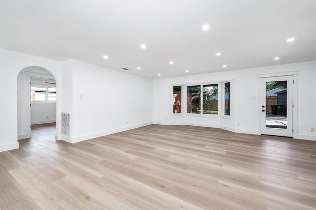 5507 Valkeith Drive, Houston, TX 77096
