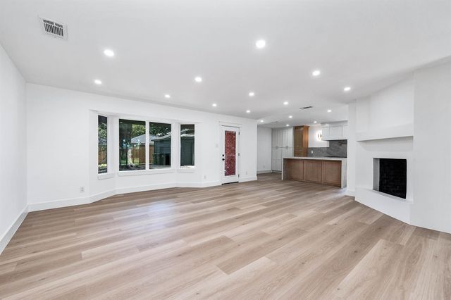 5507 Valkeith Drive, Houston, TX 77096
