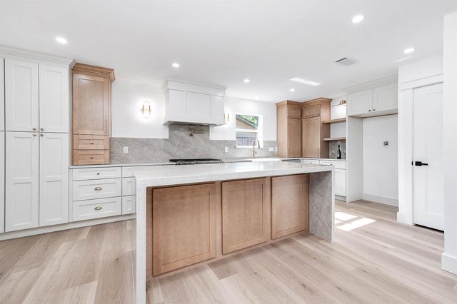 5507 Valkeith Drive, Houston, TX 77096