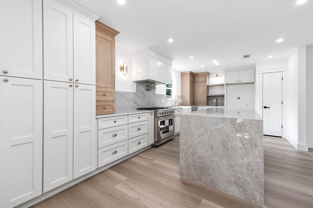 5507 Valkeith Drive, Houston, TX 77096