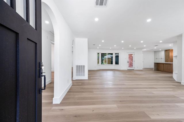 5507 Valkeith Drive, Houston, TX 77096