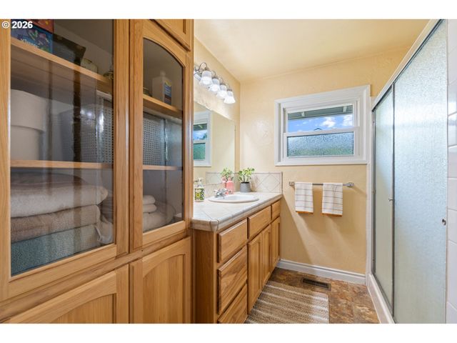 6221 MONTANA Ln, Vancouver, WA 98661