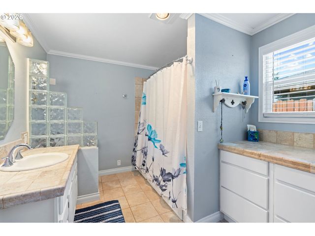 6221 MONTANA Ln, Vancouver, WA 98661
