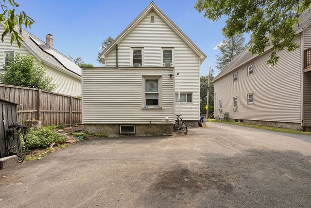 323 Rollstone St, Fitchburg, MA 01420