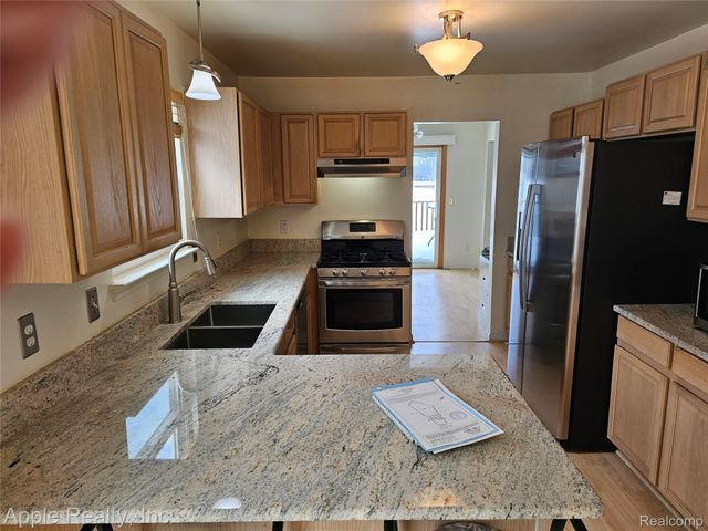 1179 Oaklawn Drive, Pontiac, MI 48341