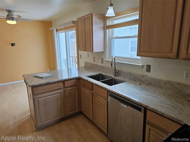 1179 Oaklawn Drive, Pontiac, MI 48341