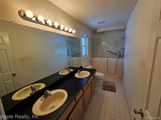 1179 Oaklawn Drive, Pontiac, MI 48341