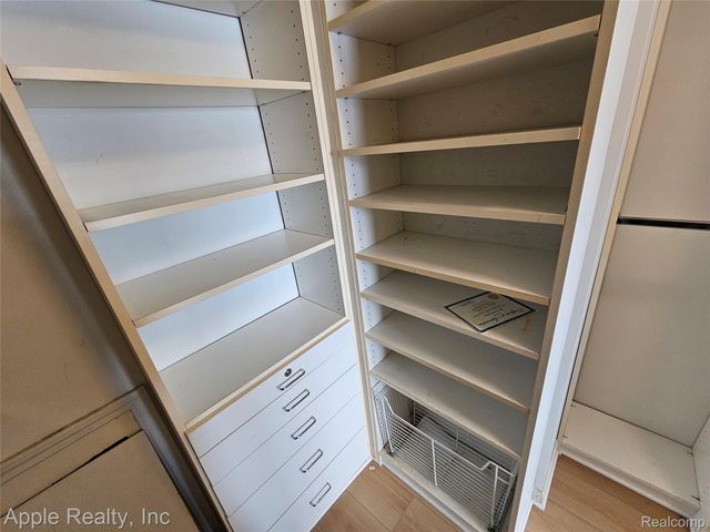 1179 Oaklawn Drive, Pontiac, MI 48341