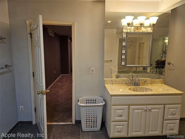 1179 Oaklawn Drive, Pontiac, MI 48341