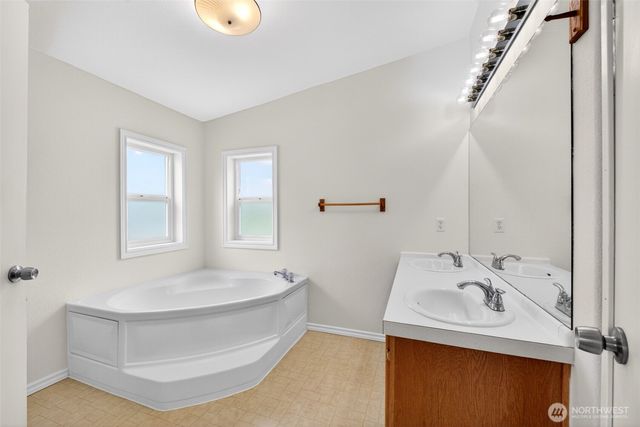 41419 94th Avenue E, Eatonville, WA 98328