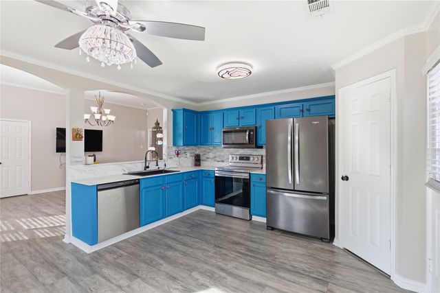 114 N Denver Street, Dallas, TX 75203