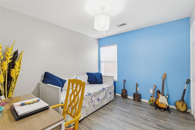 114 N Denver Street, Dallas, TX 75203