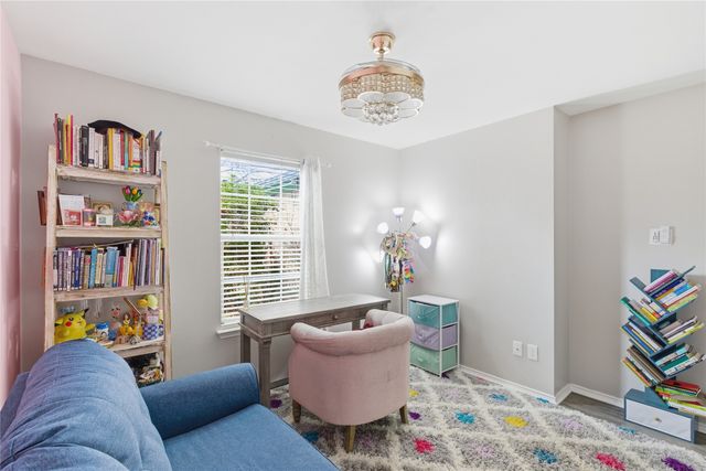 114 N Denver Street, Dallas, TX 75203