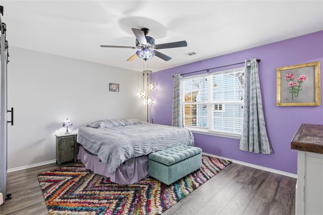 114 N Denver Street, Dallas, TX 75203